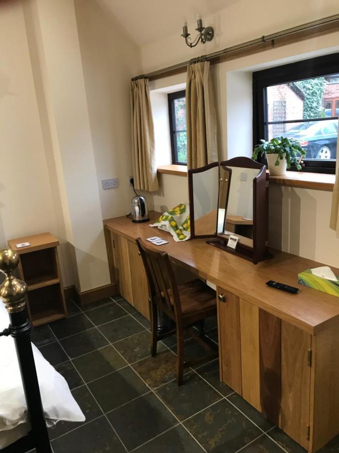 Nuneaton - Cottage - Sleeps 2 - Parking - Garden Bagian luar foto
