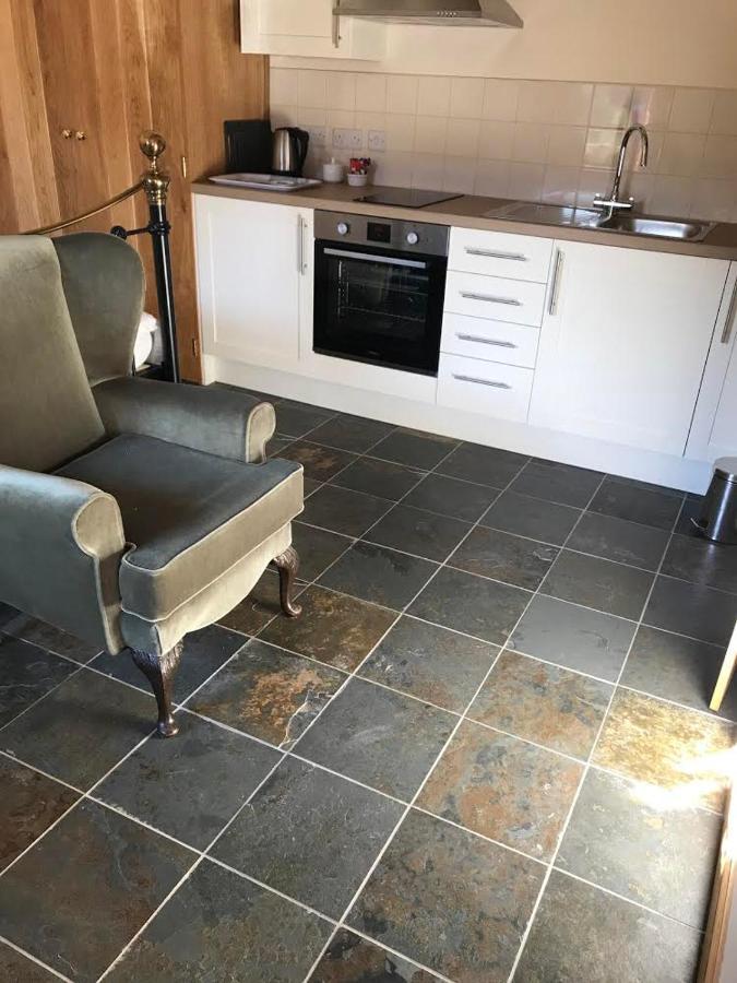 Nuneaton - Cottage - Sleeps 2 - Parking - Garden Bagian luar foto