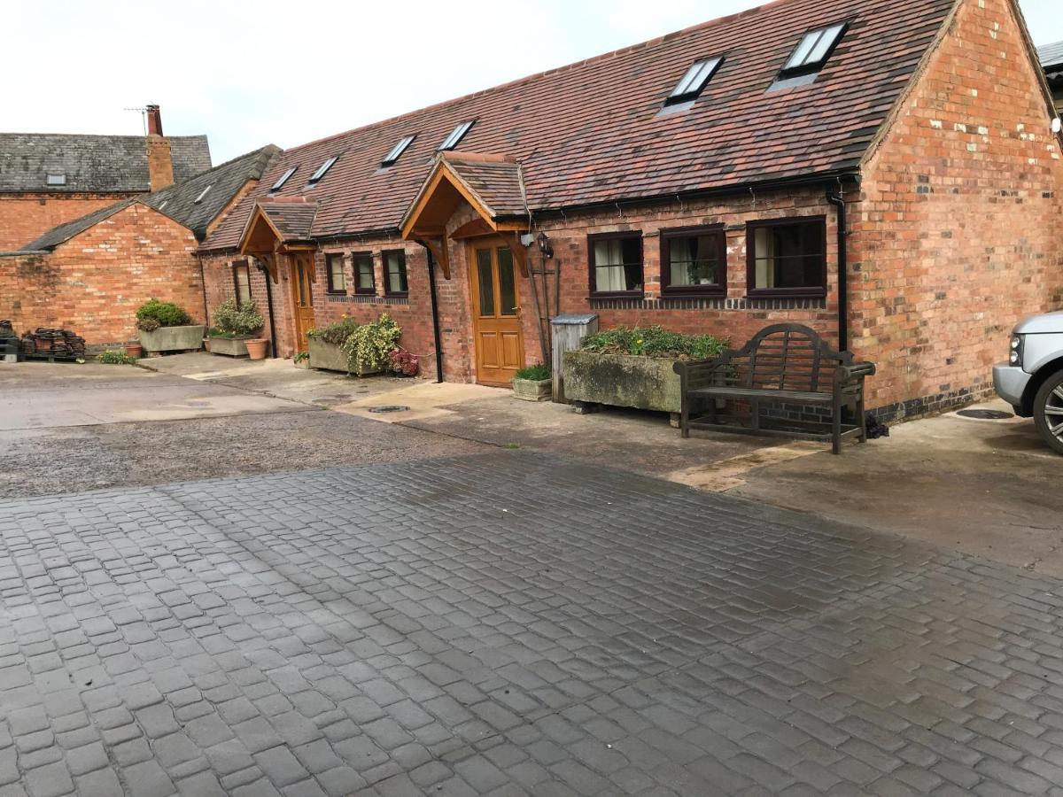 Nuneaton - Cottage - Sleeps 2 - Parking - Garden Bagian luar foto