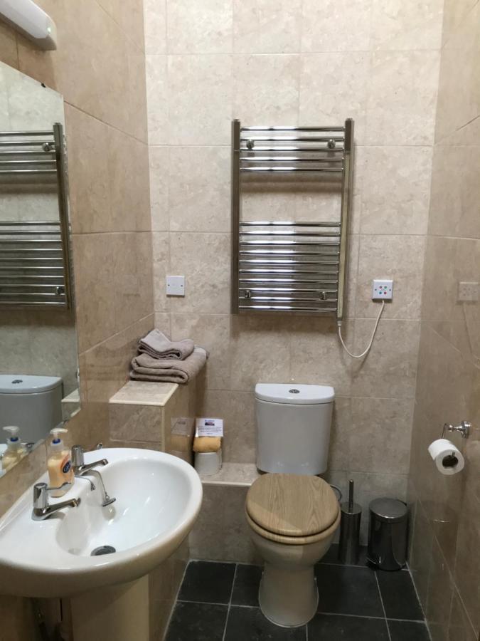 Nuneaton - Cottage - Sleeps 2 - Parking - Garden Bagian luar foto